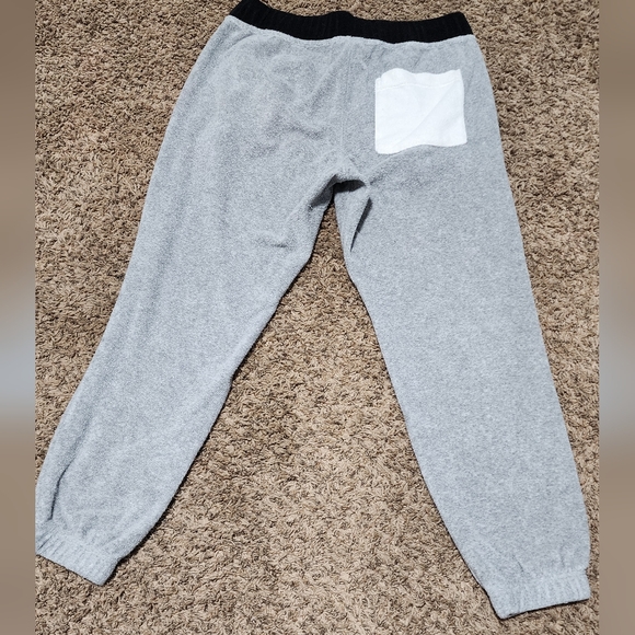 UGG Men's Gray Sweatpants Size M Used Conditions - Picture 3 of 8